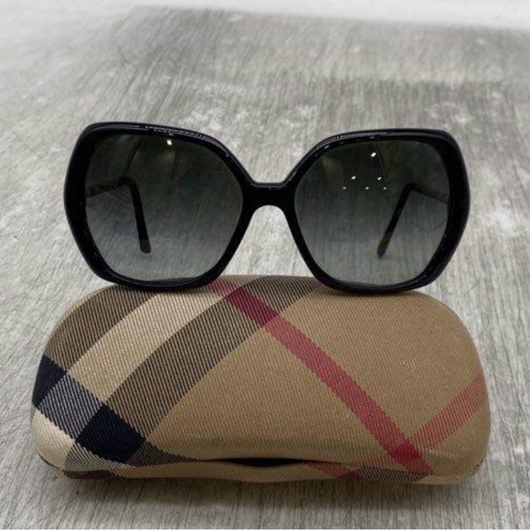 Burberry Accessories - Burberry Black Oversized Sunglasses